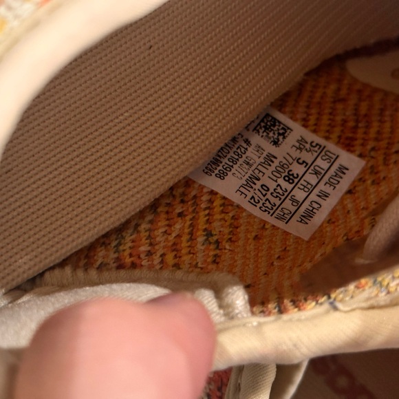 Yezzy - Picture 4 of 4